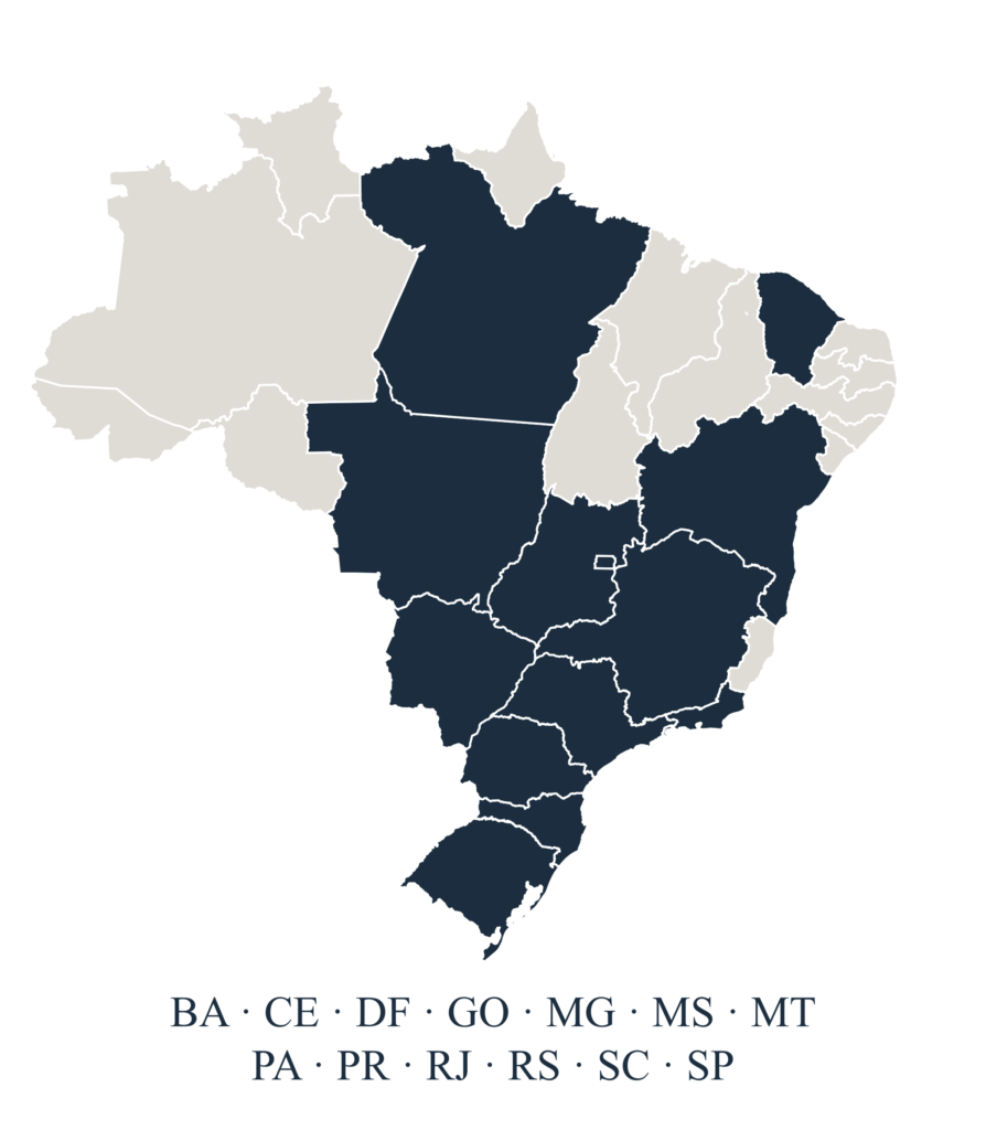 Mapa de atuação do escritório GVP em 12 estados e no Distrito Federal: Bahia, Ceará, Distrito Federal, Goiás, Minas Gerais, Mato Grosso do Sul, Mato Grosso, Pará, Paraná, Rio de Janeiro, Rio Grande do Sul, Santa Catarina e São Paulo. Todas as siglas aparecem em legenda uniforme, sem destaque adicional para DF ou RJ.